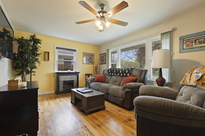 2023 Crestwood, ROCKFORD, Illinois 61103, 3 Bedrooms Bedrooms, ,1 BathroomBathrooms,House,For Sale,Crestwood,202602509