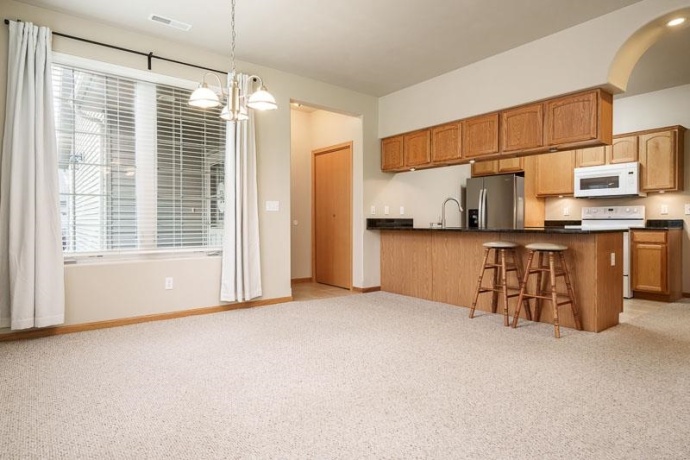 607 Queens, ROCKTON, Illinois 61072, 2 Bedrooms Bedrooms, ,2 BathroomsBathrooms,Condominium,For Sale,Queens,202602515
