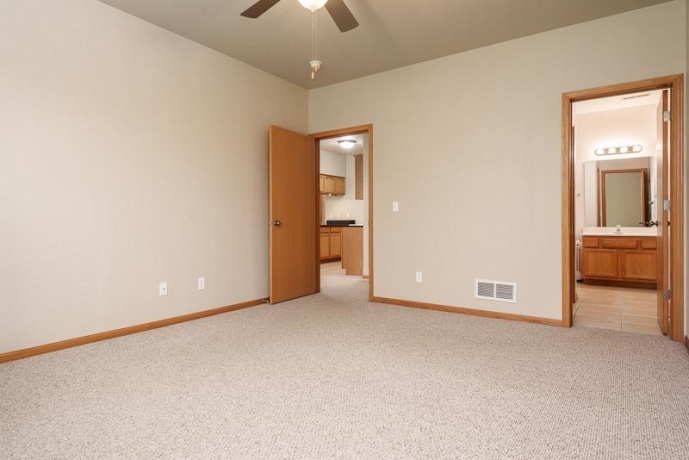 607 Queens, ROCKTON, Illinois 61072, 2 Bedrooms Bedrooms, ,2 BathroomsBathrooms,Condominium,For Sale,Queens,202602515