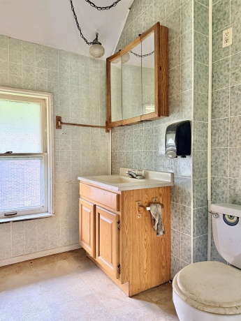 1811 4TH, ROCKFORD, Illinois 61104, 4 Bedrooms Bedrooms, ,1 BathroomBathrooms,House,For Sale,4TH,202602518