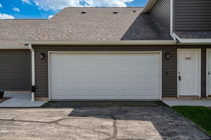 6307 OAK CREST, LOVES PARK, Illinois 61111, 2 Bedrooms Bedrooms, ,2 BathroomsBathrooms,Condominium,For Sale,OAK CREST,202602521