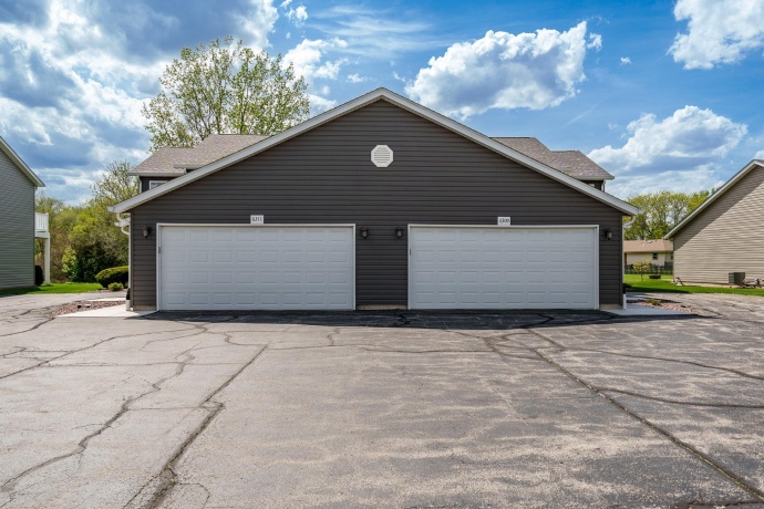 6307 OAK CREST, LOVES PARK, Illinois 61111, 2 Bedrooms Bedrooms, ,2 BathroomsBathrooms,Condominium,For Sale,OAK CREST,202602521