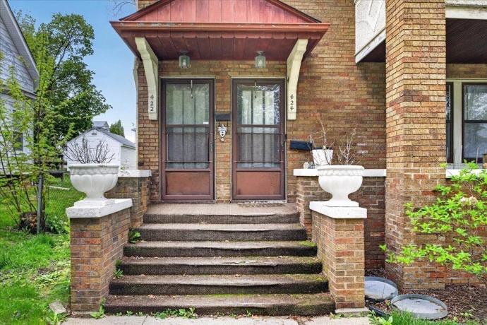 424 Washington, ROCKFORD, Illinois 61104, ,2 Units,For Sale,Washington,202602520