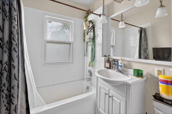 424 Washington, ROCKFORD, Illinois 61104, ,2 Units,For Sale,Washington,202602520