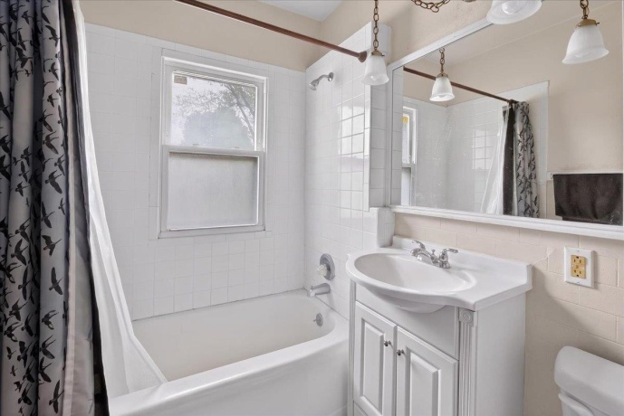 424 Washington, ROCKFORD, Illinois 61104, ,2 Units,For Sale,Washington,202602520