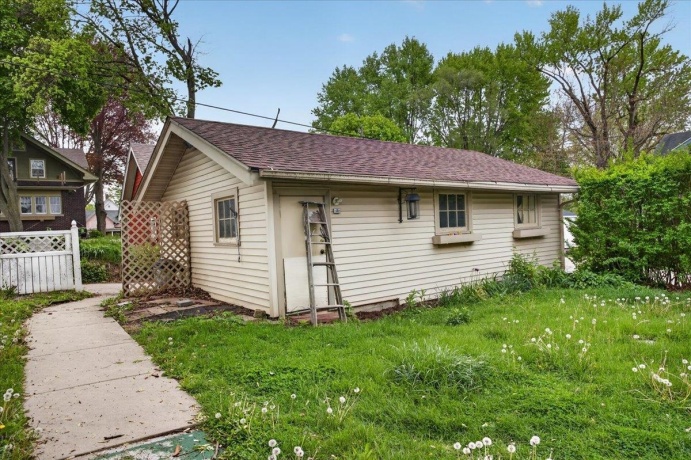 424 Washington, ROCKFORD, Illinois 61104, ,2 Units,For Sale,Washington,202602520