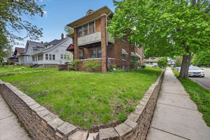 424 Washington, ROCKFORD, Illinois 61104, ,2 Units,For Sale,Washington,202602520