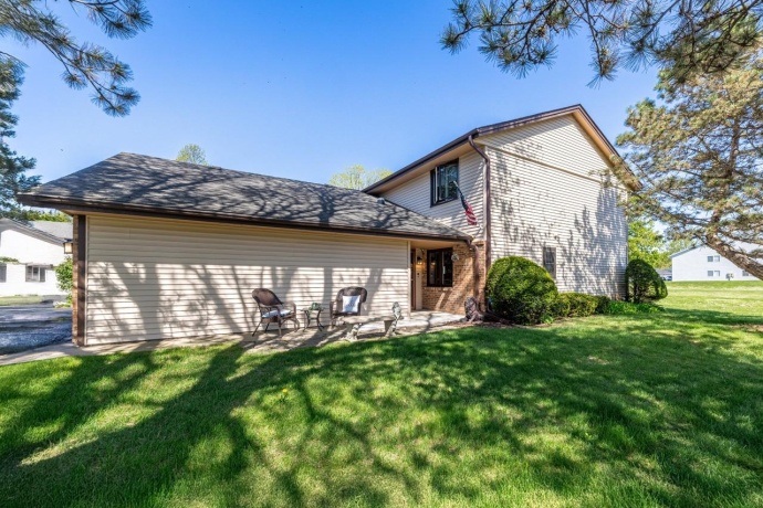 796 TULIP LN #23, ROCKFORD, Illinois 61107, 2 Bedrooms Bedrooms, ,1 BathroomBathrooms,Condominium,For Sale,TULIP LN #23,202602522