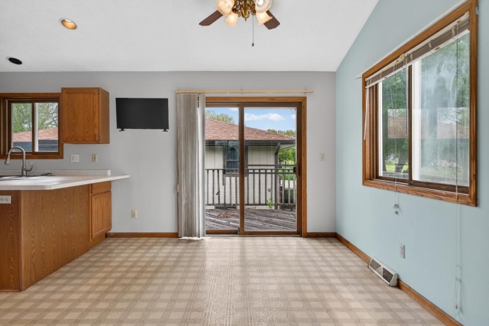 3052 Breezeway, ROCKFORD, Illinois 61109, 3 Bedrooms Bedrooms, ,2 BathroomsBathrooms,House,For Sale,Breezeway,202602537