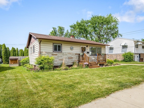 1270 Staver, FREEPORT, Illinois 61032, 3 Bedrooms Bedrooms, ,1 BathroomBathrooms,House,For Sale,Staver,202602539