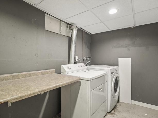 1270 Staver, FREEPORT, Illinois 61032, 3 Bedrooms Bedrooms, ,1 BathroomBathrooms,House,For Sale,Staver,202602539