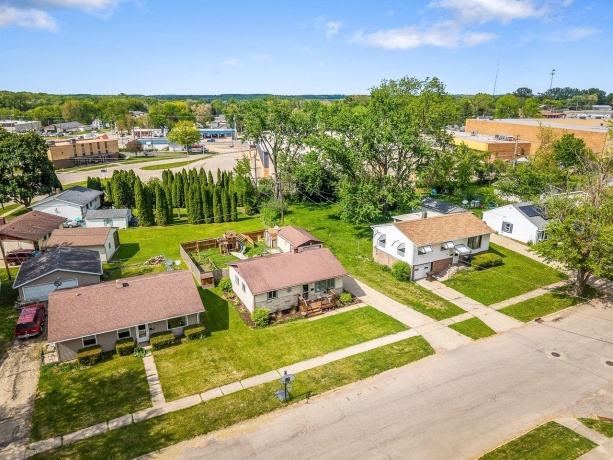 1270 Staver, FREEPORT, Illinois 61032, 3 Bedrooms Bedrooms, ,1 BathroomBathrooms,House,For Sale,Staver,202602539