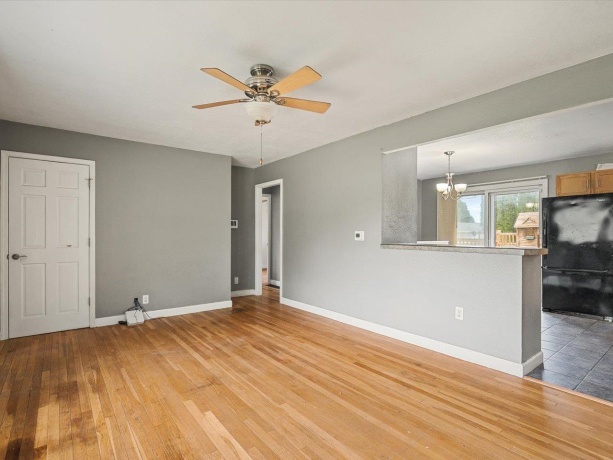 1270 Staver, FREEPORT, Illinois 61032, 3 Bedrooms Bedrooms, ,1 BathroomBathrooms,House,For Sale,Staver,202602539