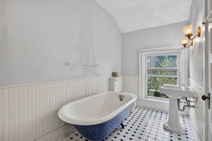 401 Lincoln, BELVIDERE, Illinois 61008, 3 Bedrooms Bedrooms, ,3 BathroomsBathrooms,House,For Sale,Lincoln,202602540