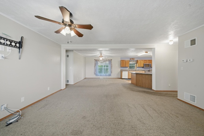 298 IL RT 2, DIXON, Illinois 61021, 6 Bedrooms Bedrooms, ,3 BathroomsBathrooms,House,For Sale,IL RT 2,202602541