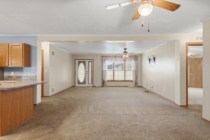 298 IL RT 2, DIXON, Illinois 61021, 6 Bedrooms Bedrooms, ,3 BathroomsBathrooms,House,For Sale,IL RT 2,202602541