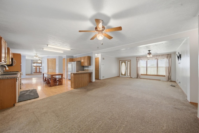 298 IL RT 2, DIXON, Illinois 61021, 6 Bedrooms Bedrooms, ,3 BathroomsBathrooms,House,For Sale,IL RT 2,202602541