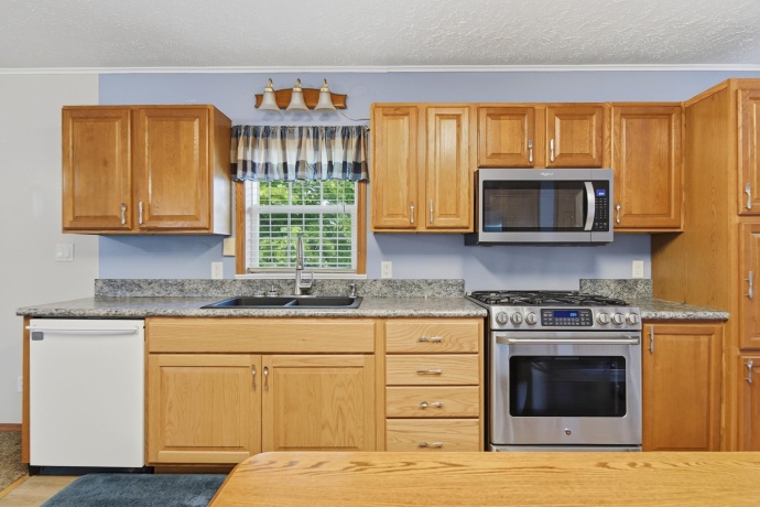 298 IL RT 2, DIXON, Illinois 61021, 6 Bedrooms Bedrooms, ,3 BathroomsBathrooms,House,For Sale,IL RT 2,202602541