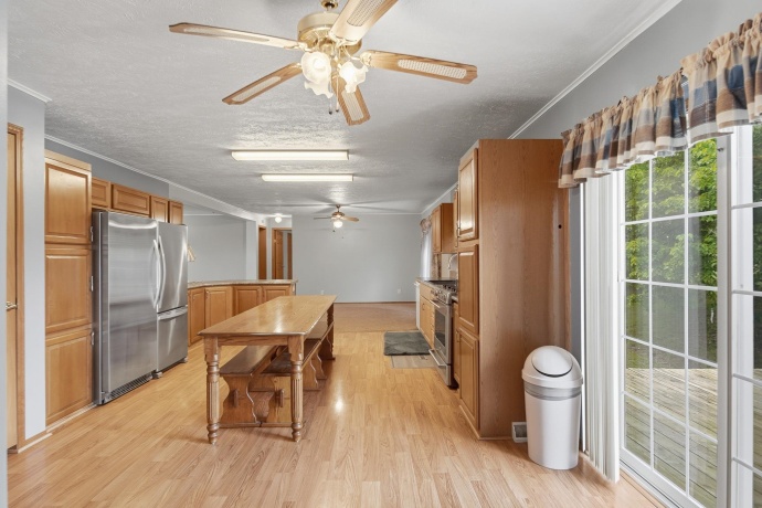 298 IL RT 2, DIXON, Illinois 61021, 6 Bedrooms Bedrooms, ,3 BathroomsBathrooms,House,For Sale,IL RT 2,202602541