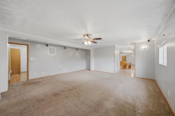 298 IL RT 2, DIXON, Illinois 61021, 6 Bedrooms Bedrooms, ,3 BathroomsBathrooms,House,For Sale,IL RT 2,202602541