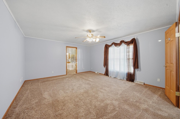 298 IL RT 2, DIXON, Illinois 61021, 6 Bedrooms Bedrooms, ,3 BathroomsBathrooms,House,For Sale,IL RT 2,202602541