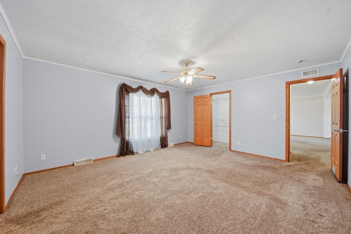 298 IL RT 2, DIXON, Illinois 61021, 6 Bedrooms Bedrooms, ,3 BathroomsBathrooms,House,For Sale,IL RT 2,202602541