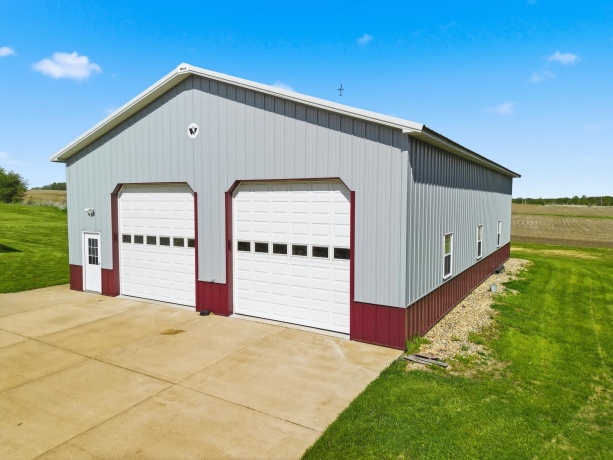 298 IL RT 2, DIXON, Illinois 61021, 6 Bedrooms Bedrooms, ,3 BathroomsBathrooms,House,For Sale,IL RT 2,202602541