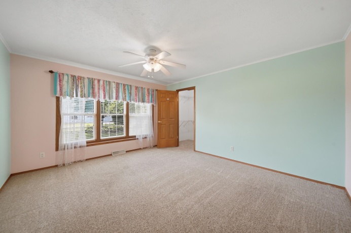 298 IL RT 2, DIXON, Illinois 61021, 6 Bedrooms Bedrooms, ,3 BathroomsBathrooms,House,For Sale,IL RT 2,202602541