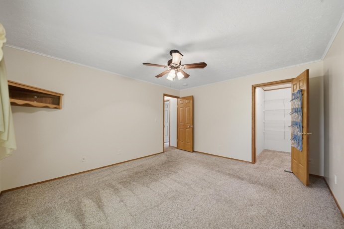 298 IL RT 2, DIXON, Illinois 61021, 6 Bedrooms Bedrooms, ,3 BathroomsBathrooms,House,For Sale,IL RT 2,202602541
