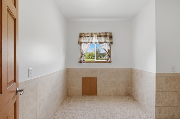 298 IL RT 2, DIXON, Illinois 61021, 6 Bedrooms Bedrooms, ,3 BathroomsBathrooms,House,For Sale,IL RT 2,202602541