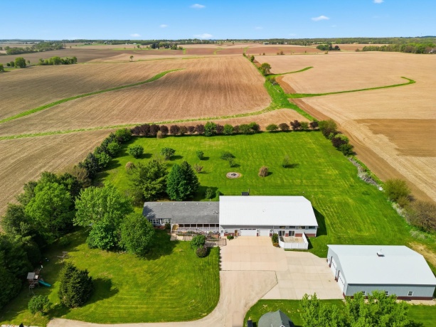 298 IL RT 2, DIXON, Illinois 61021, 6 Bedrooms Bedrooms, ,3 BathroomsBathrooms,House,For Sale,IL RT 2,202602541