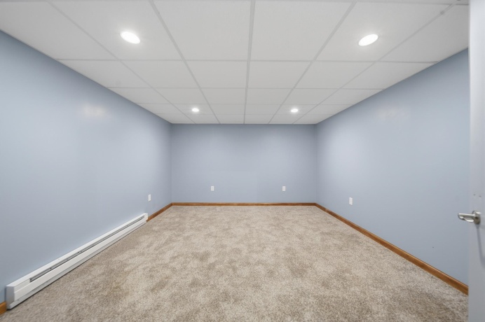 298 IL RT 2, DIXON, Illinois 61021, 6 Bedrooms Bedrooms, ,3 BathroomsBathrooms,House,For Sale,IL RT 2,202602541