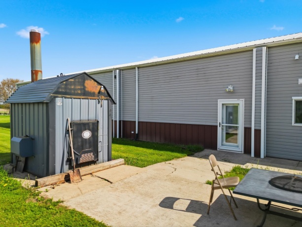 298 IL RT 2, DIXON, Illinois 61021, 6 Bedrooms Bedrooms, ,3 BathroomsBathrooms,House,For Sale,IL RT 2,202602541