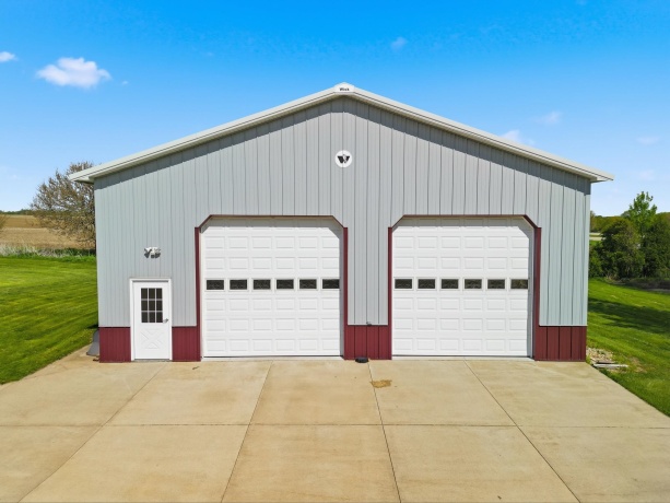 298 IL RT 2, DIXON, Illinois 61021, 6 Bedrooms Bedrooms, ,3 BathroomsBathrooms,House,For Sale,IL RT 2,202602541