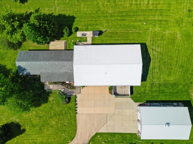 298 IL RT 2, DIXON, Illinois 61021, 6 Bedrooms Bedrooms, ,3 BathroomsBathrooms,House,For Sale,IL RT 2,202602541