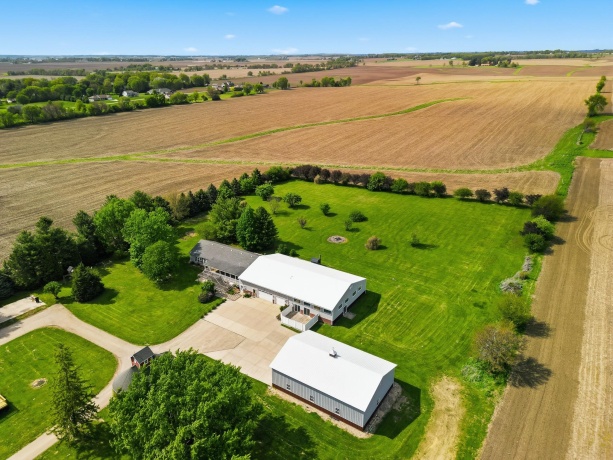 298 IL RT 2, DIXON, Illinois 61021, 6 Bedrooms Bedrooms, ,3 BathroomsBathrooms,House,For Sale,IL RT 2,202602541