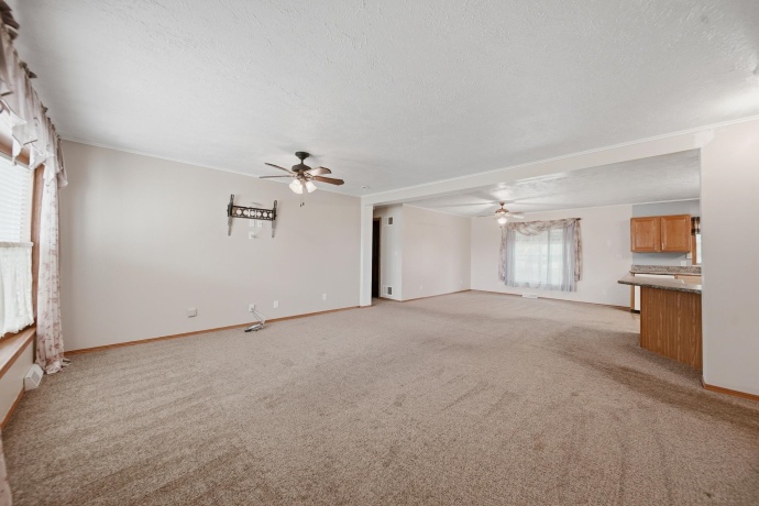 298 IL RT 2, DIXON, Illinois 61021, 6 Bedrooms Bedrooms, ,3 BathroomsBathrooms,House,For Sale,IL RT 2,202602541