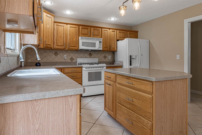 5335 Parliament, ROCKFORD, Illinois 61107, 4 Bedrooms Bedrooms, ,3 BathroomsBathrooms,House,For Sale,Parliament,202602545