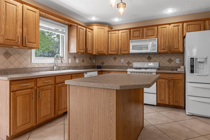 5335 Parliament, ROCKFORD, Illinois 61107, 4 Bedrooms Bedrooms, ,3 BathroomsBathrooms,House,For Sale,Parliament,202602545