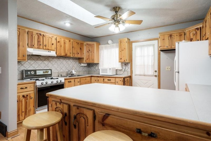 1126 COLUMBIA, BELVIDERE, Illinois 61008, 4 Bedrooms Bedrooms, ,2 BathroomsBathrooms,House,For Sale,COLUMBIA,202602550