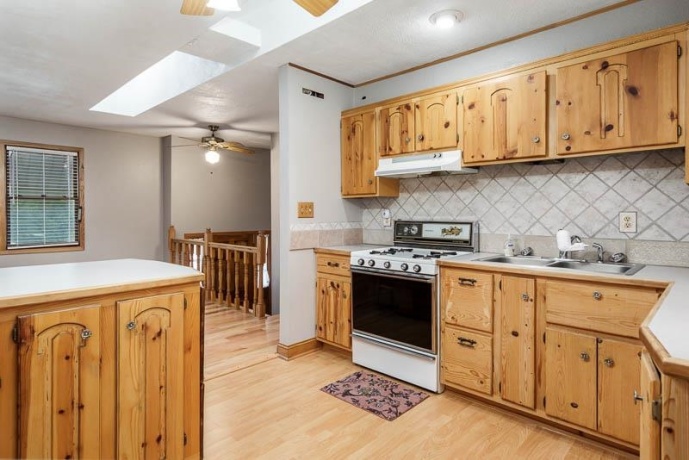 1126 COLUMBIA, BELVIDERE, Illinois 61008, 4 Bedrooms Bedrooms, ,2 BathroomsBathrooms,House,For Sale,COLUMBIA,202602550