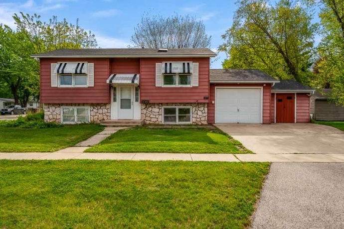 1126 COLUMBIA, BELVIDERE, Illinois 61008, 4 Bedrooms Bedrooms, ,2 BathroomsBathrooms,House,For Sale,COLUMBIA,202602550