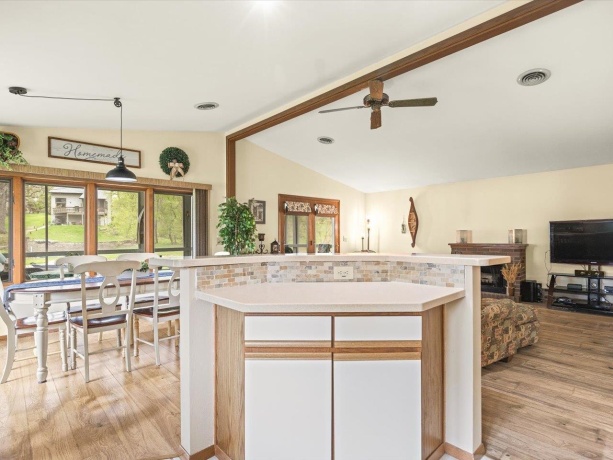 210 Lake Summerset, LAKE SUMMERSET, Illinois 61019, 2 Bedrooms Bedrooms, ,2 BathroomsBathrooms,House,For Sale,Lake Summerset,202602563