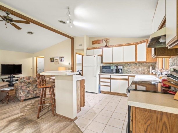 210 Lake Summerset, LAKE SUMMERSET, Illinois 61019, 2 Bedrooms Bedrooms, ,2 BathroomsBathrooms,House,For Sale,Lake Summerset,202602563