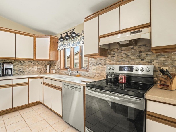 210 Lake Summerset, LAKE SUMMERSET, Illinois 61019, 2 Bedrooms Bedrooms, ,2 BathroomsBathrooms,House,For Sale,Lake Summerset,202602563