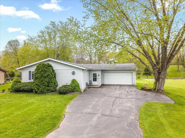210 Lake Summerset, LAKE SUMMERSET, Illinois 61019, 2 Bedrooms Bedrooms, ,2 BathroomsBathrooms,House,For Sale,Lake Summerset,202602563