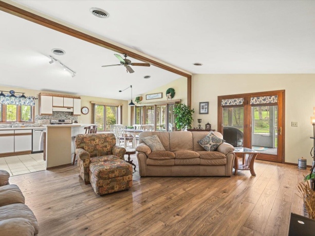 210 Lake Summerset, LAKE SUMMERSET, Illinois 61019, 2 Bedrooms Bedrooms, ,2 BathroomsBathrooms,House,For Sale,Lake Summerset,202602563