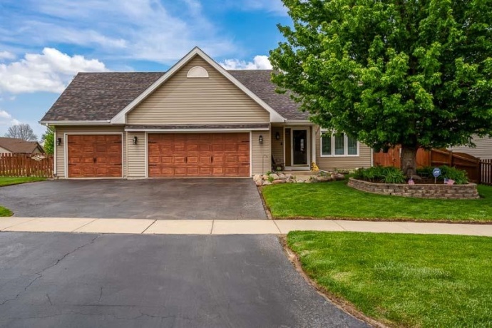 1900 Wycliffe, BELVIDERE, Illinois 61008, 3 Bedrooms Bedrooms, ,2 BathroomsBathrooms,House,For Sale,Wycliffe,202602568