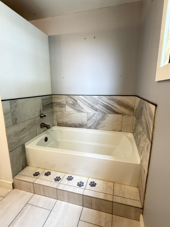 7370 Menominee, EAST DUBUQUE, Illinois 61025, 4 Bedrooms Bedrooms, ,1 BathroomBathrooms,House,For Sale,Menominee,202602570