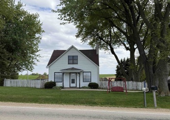 7370 Menominee, EAST DUBUQUE, Illinois 61025, 4 Bedrooms Bedrooms, ,1 BathroomBathrooms,House,For Sale,Menominee,202602570